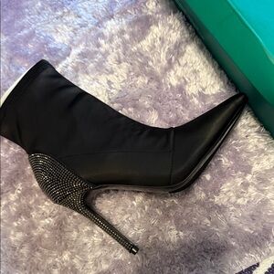 ⭐️ $25⭐️ Lauren Lorraine Elegant Black Heel Boots size 6.5 new in box